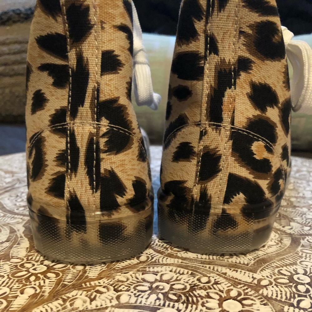 NWT Unique & Chic Leopard Print High Top Sneakers - Picture 11 of 15